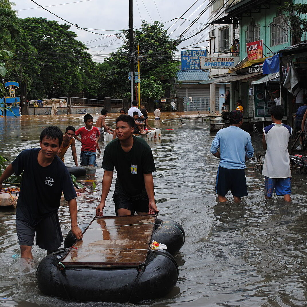 Flood_damage_in_Manila,_Philippines_2012._Photo-_AusAID_(10695722693)